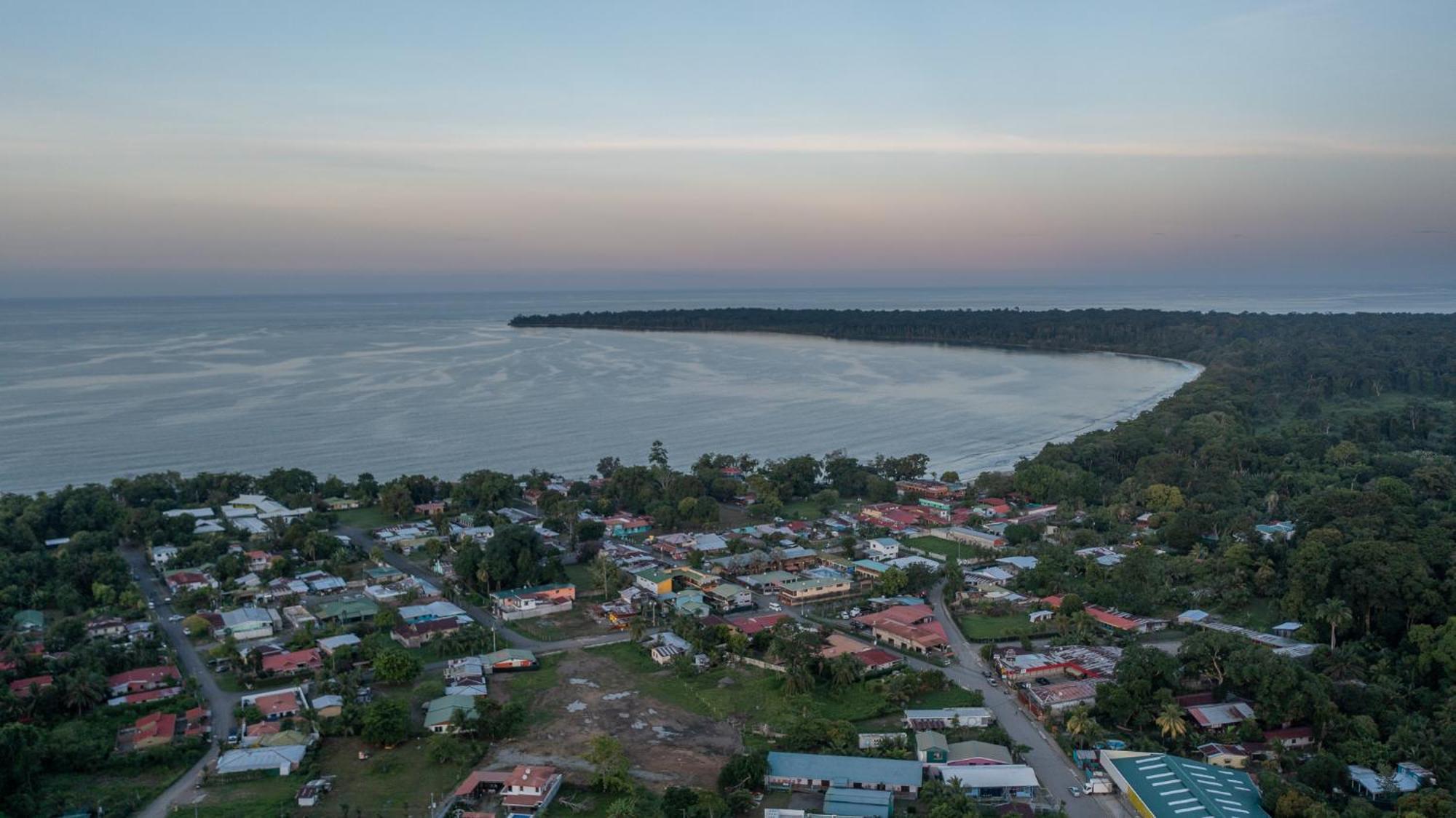 Namaitami Casa Hermosa Con Ac Y Piscina A Solo 650 Metros Del Parque Nacional Cahuita